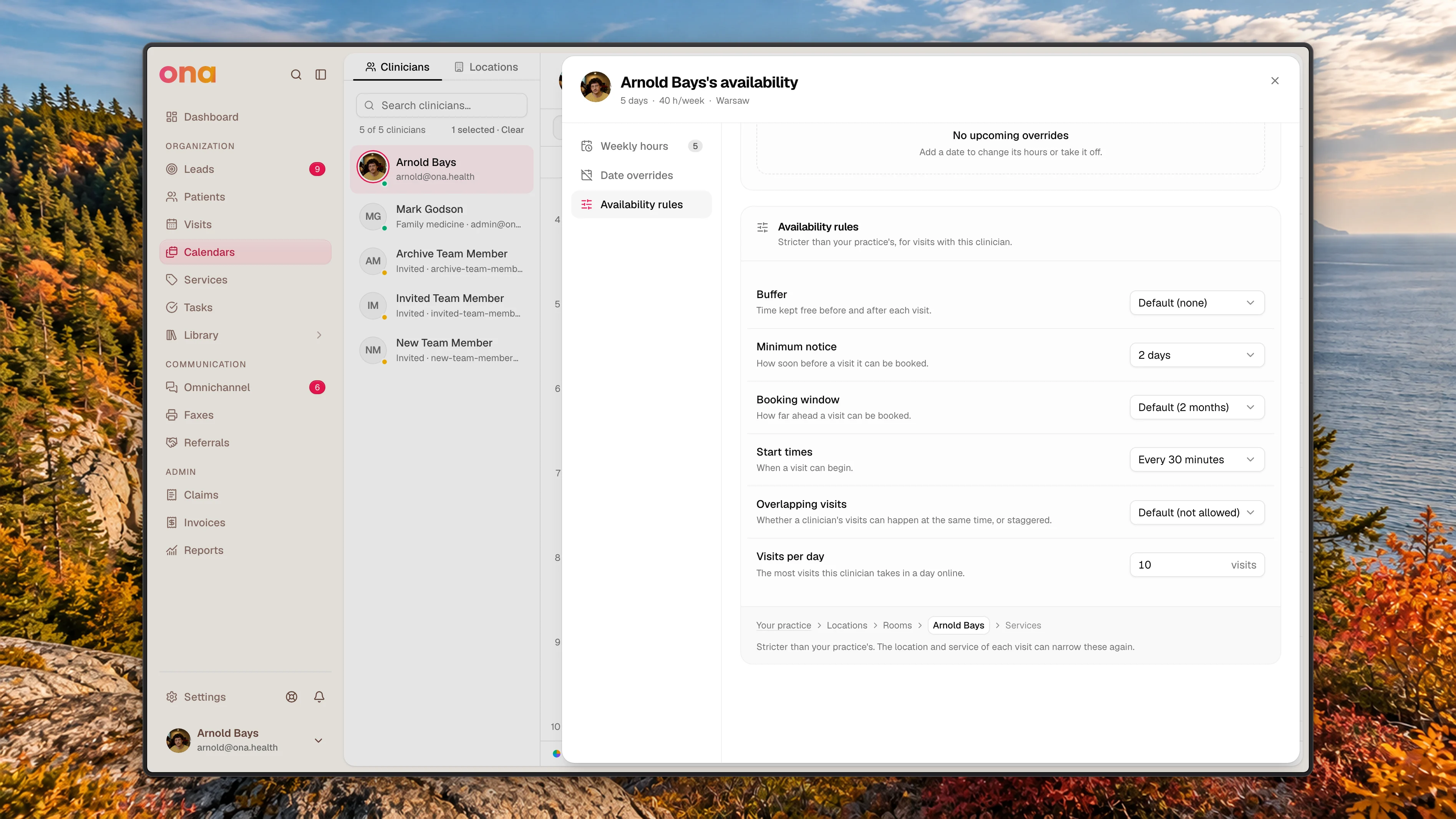 Calendars with Arnold Bays's availability open on Availability rules: Minimum notice 2 days, Start times Every 30 minutes, Visits per day 10, the other rules on Default, and the chain with Arnold Bays highlighted.